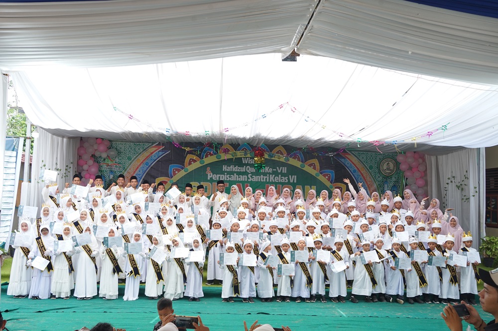 Mengukir Generasi Qur'ani: Syukur atas Terselenggaranya Wisuda Tahfidz VII, Akhirussanah SDIT Al-Ihsan, & Milad VIII Yayasan Muthmainnal Qulub